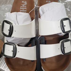 Mad love women's size 6 white double strap sandal